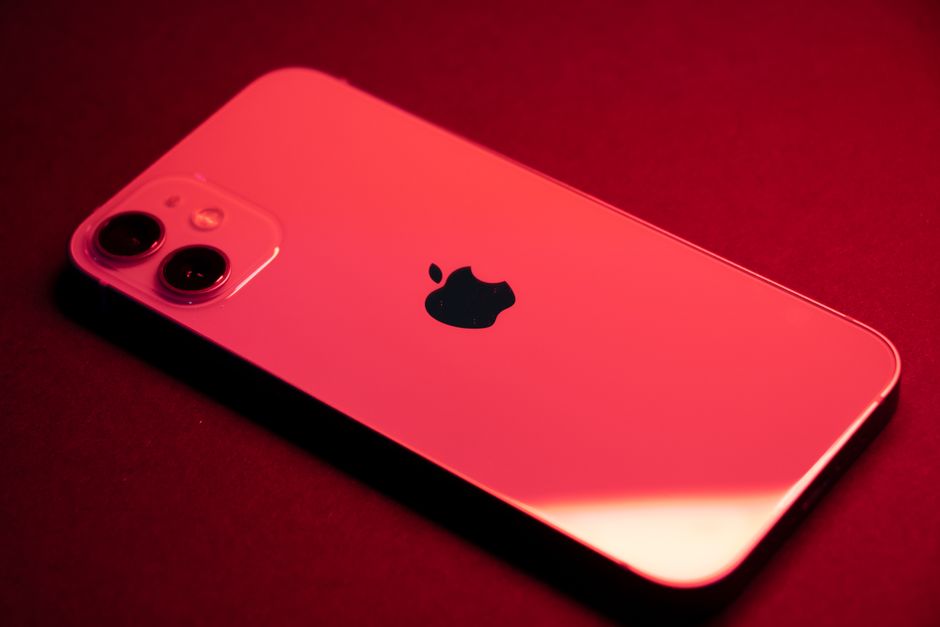 Fix: SwiftUI Form Section Buttons Not Horizontally Centered