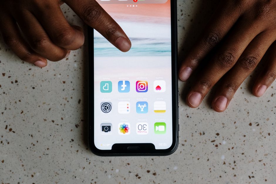Fix: UIActivityViewController Share Sheet Icons Oversized and Overlapping on iOS 26 Fix: UIActivityViewController Share Sheet Icons Oversized and Overlapping on iOS 26